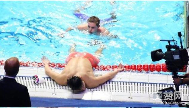 孙杨累哭！丢800自4连冠与记者抱头痛哭：游不动了