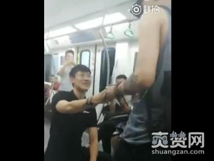 地铁现男男求婚,同志,求婚,爽赞网