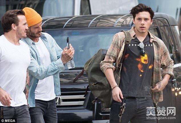 大布上大学第一天，奶爸贝克汉姆贴上跟随，大布一脸生无可恋