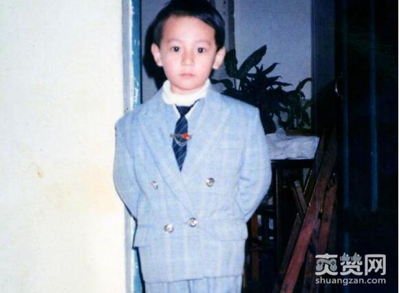 秦俊杰获杨紫祝福 整天就看他俩秀恩爱了